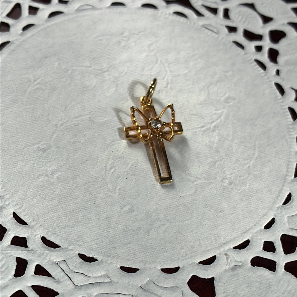 Elegant Gold plated Cross Pendant with Crystal Accent